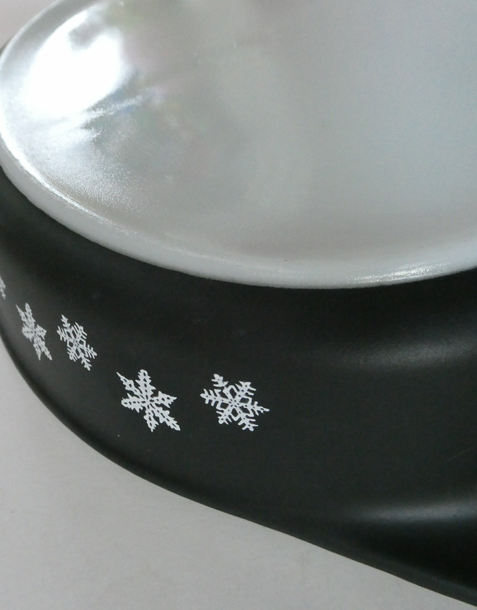 Pyrex Black Snowflake Divided Dish With Lid 1 1/2 Quart Vintage 1956 selling