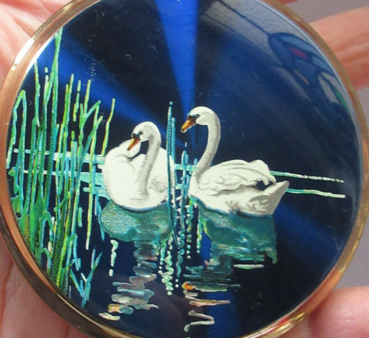 Vintage Late 1930s Womens Stratton Swans On The Lake Face Compact high quality Collectible