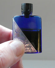 Load image into Gallery viewer, 1930s ART DECO Bourjois &quot;Evening In Paris&quot; Perfume Bottle in Bakelite Blue Clam Shell Box
