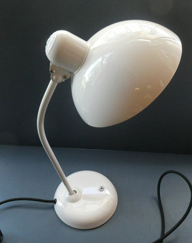 Pre-loved Contemporary Genuine FRITZ HANSEN White Enamel KAISER IDELL Desk Lamp