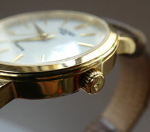 Load image into Gallery viewer, Vintage Roamer Sapphire Classic Swiss Quartz Lady&#39;s Wristwatch
