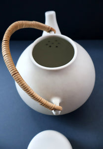 1960s Finnish Design: GA3 Arabia Pottery Teapot in Matte White. Designed by Ulla Procope