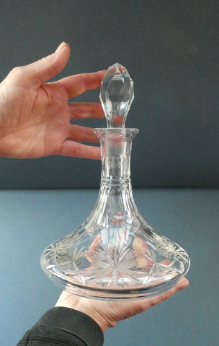 EDINBURGH CRYSTAL. Vintage 1980s Ship's Decanter STAR OF EDINBURGH Pattern. 10 inches