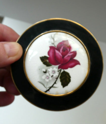 MASCOT Brand. Vintage 1950s POWDER COMPACT with Porcelain Plaque on the LID. Red Rose