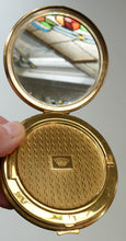 Load image into Gallery viewer, MASCOT Brand. Vintage 1950s POWDER COMPACT with Lucite Plastic Lid and Two Pink Roses
