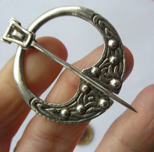 Load image into Gallery viewer, Vintage 1940s Scottish Silver Penannular Brooch or Clock Pin. Designed by Robert Allison
