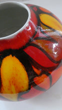 Load image into Gallery viewer, 1970s POOLE DELHIS Onion Vase (Shape 32). 7 1/2 inches diameter
