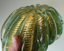 Load image into Gallery viewer, Large 1950s Barovier &amp; Toso MURANO &#39;Cordonato d&#39;Oro&#39; Gold Leaf Glass Basket
