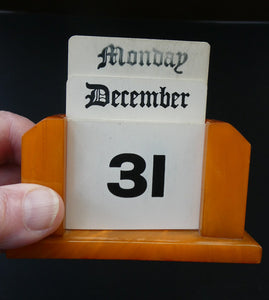 Highly Collectable 1930s Art Deco CARVACRAFT Amber Bakelite Perpetual Desk Calendar