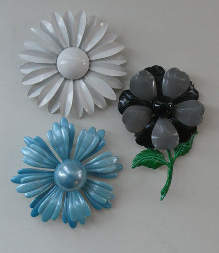 JOB LOT. Three Vintage Metal Painted LARGE Size Daisy Brooches