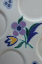 Load image into Gallery viewer, Vintage 1950s Floral POOLE POTTERY Set of Four Egg Cups &amp; Matching Stand
