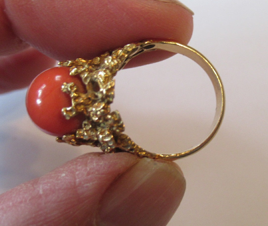 1960s 18ct Gold & Natural Coral Cocktail Ring UK Size P