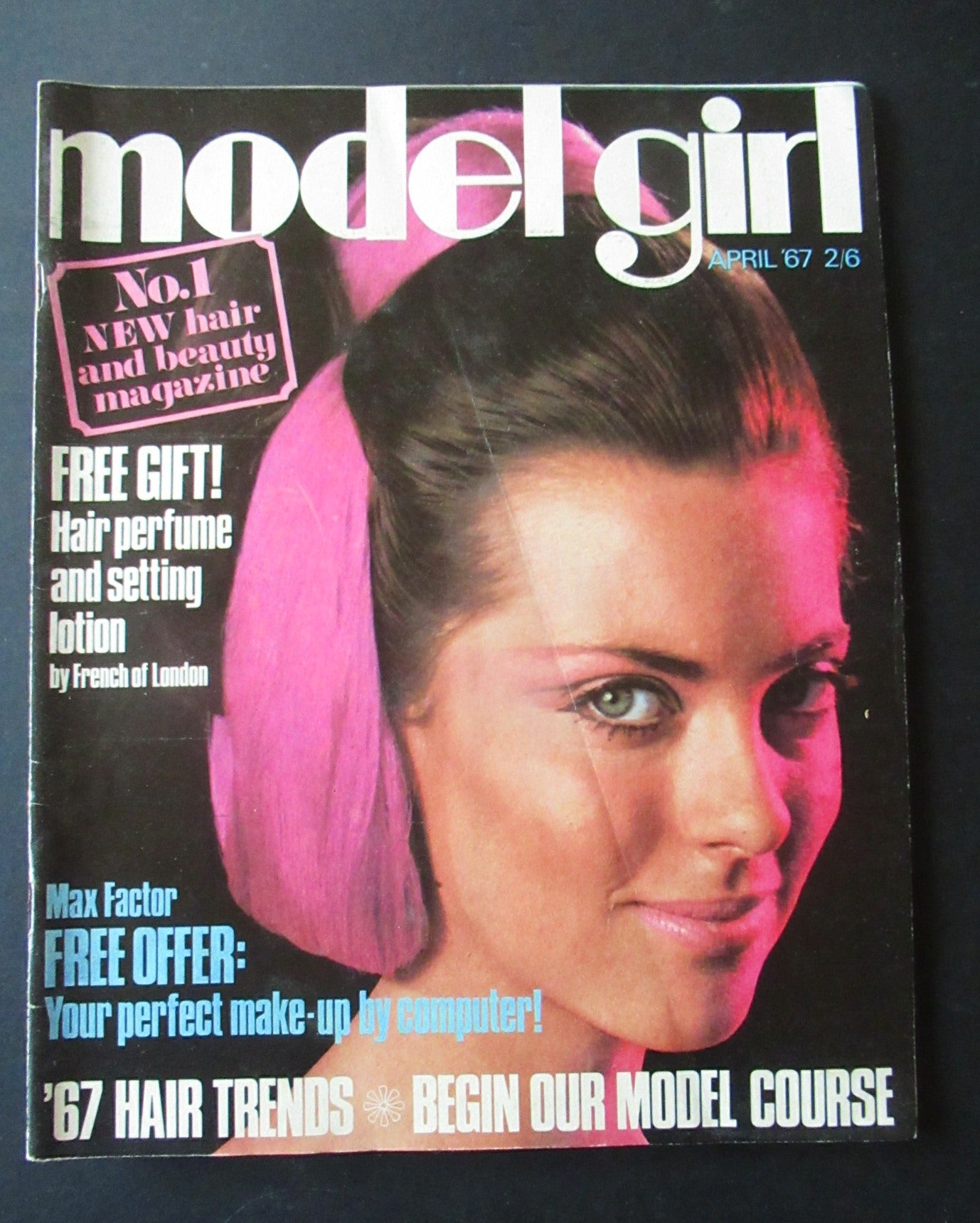 1967.　Magazine.　VINTAGE　April　Women's　UK　Iconic　–　MODEL　Fashion　Published　GIRL.　Edinburgh