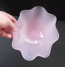 Load image into Gallery viewer, 1940s ORREFORS by SVEN PALMQVIST. Sugar Pink Opaline Kantara Bowl with Undulating Rim
