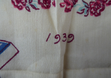 Load image into Gallery viewer, AMERICAN World&#39;s Fair 1939 SOUVENIR Handkerchief. Nice Vintage Condition
