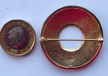 Load image into Gallery viewer, Solid Gold Brooch Sheila Fleet Orkney Skyran Design
